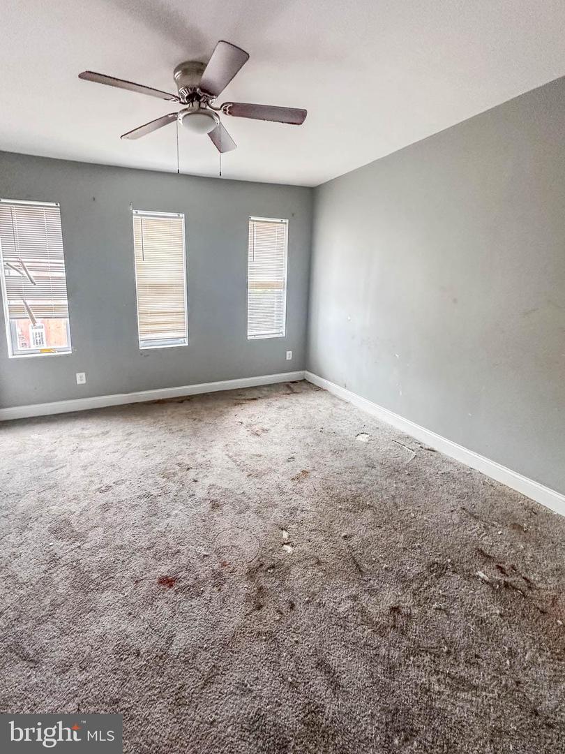 2556 W Fairmount Ave Property Photo 7