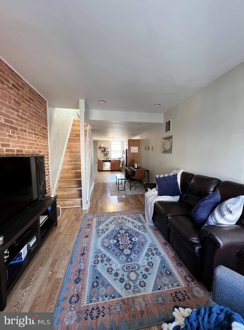 136 N CURLEY ST Property Photo 1