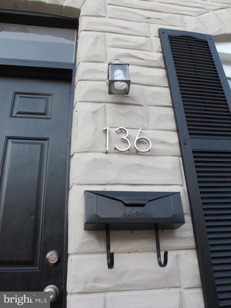 136 N Curley St Property Photo 3