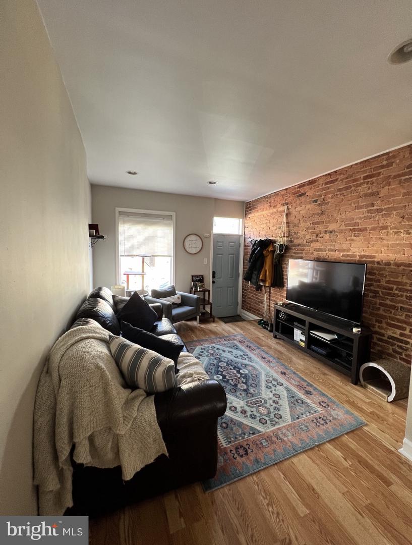136 N Curley St Property Photo 5