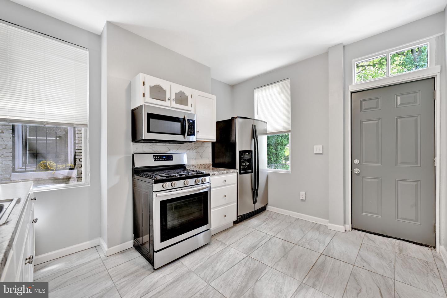 319 E 22ND ST #UNIT 1 Property Photo 1