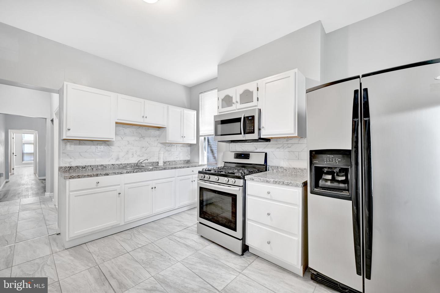 319 E 22nd St #unit 1 Property Photo 4