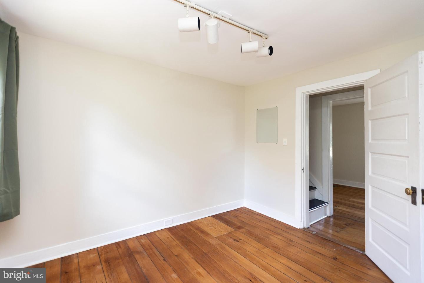 113 E Churchill St Property Photo 15