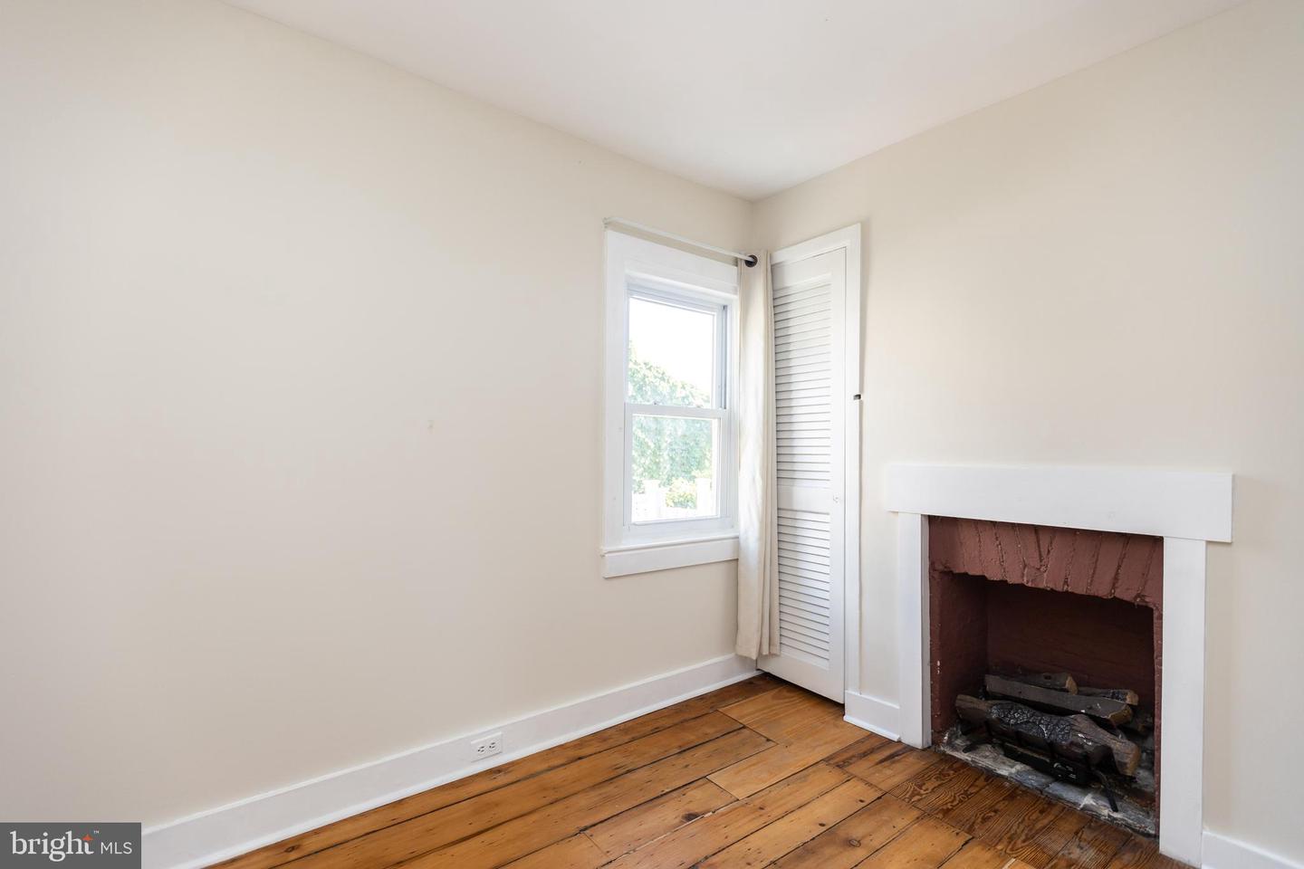 113 E Churchill St Property Photo 17