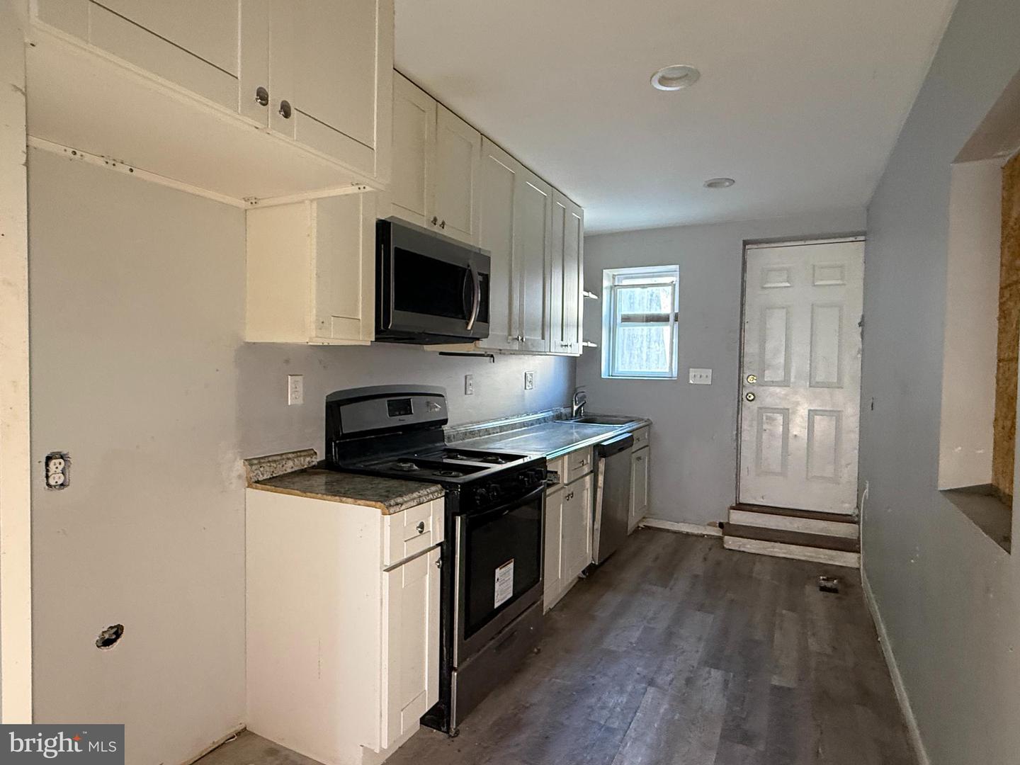 1217 Greenmount Ave Property Photo 9