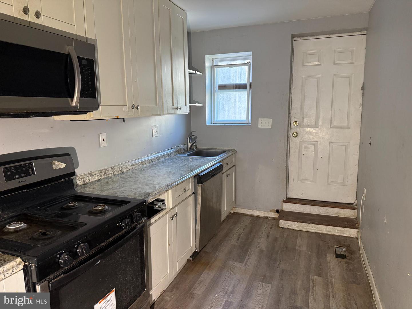 1217 Greenmount Ave Property Photo 12