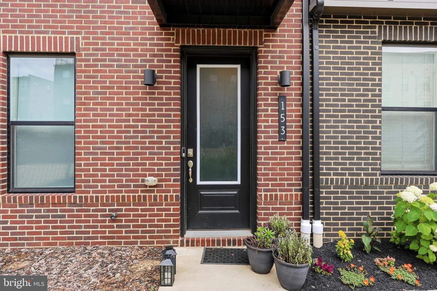 153 Locke St Property Photo 4