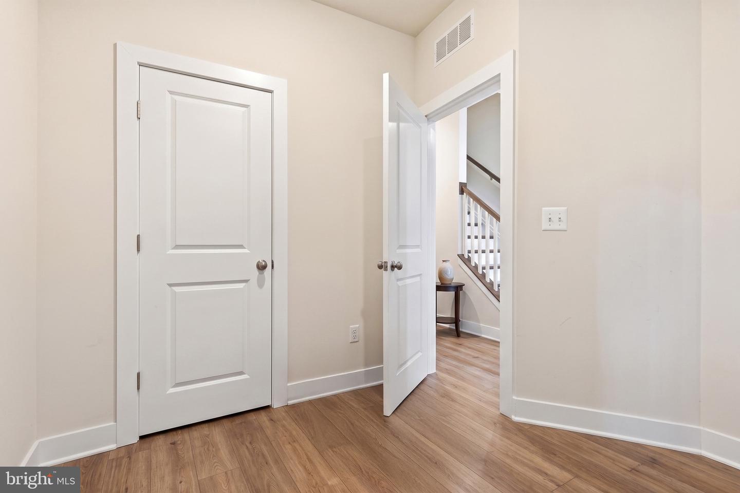 153 Locke St Property Photo 8