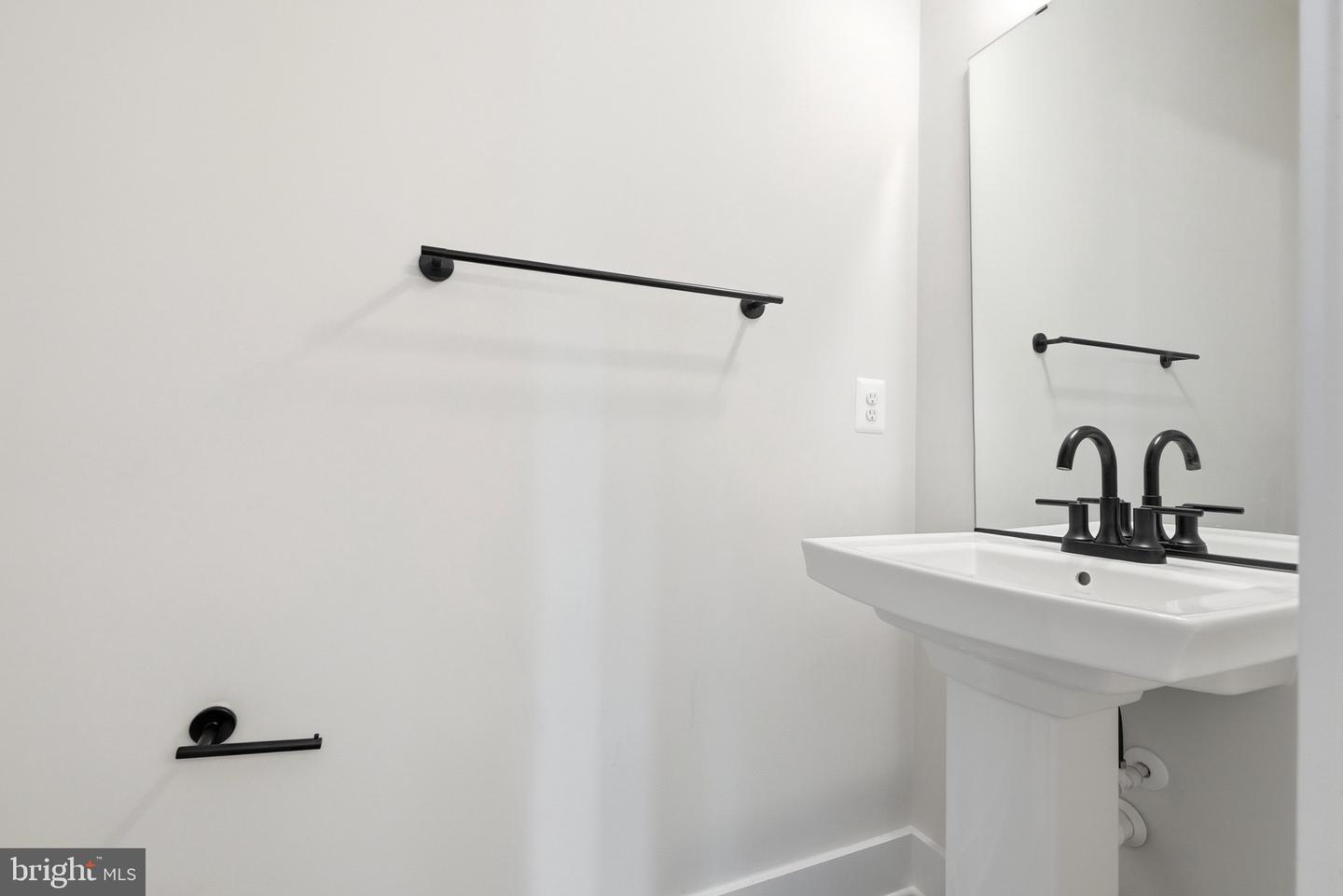 153 Locke St Property Photo 12