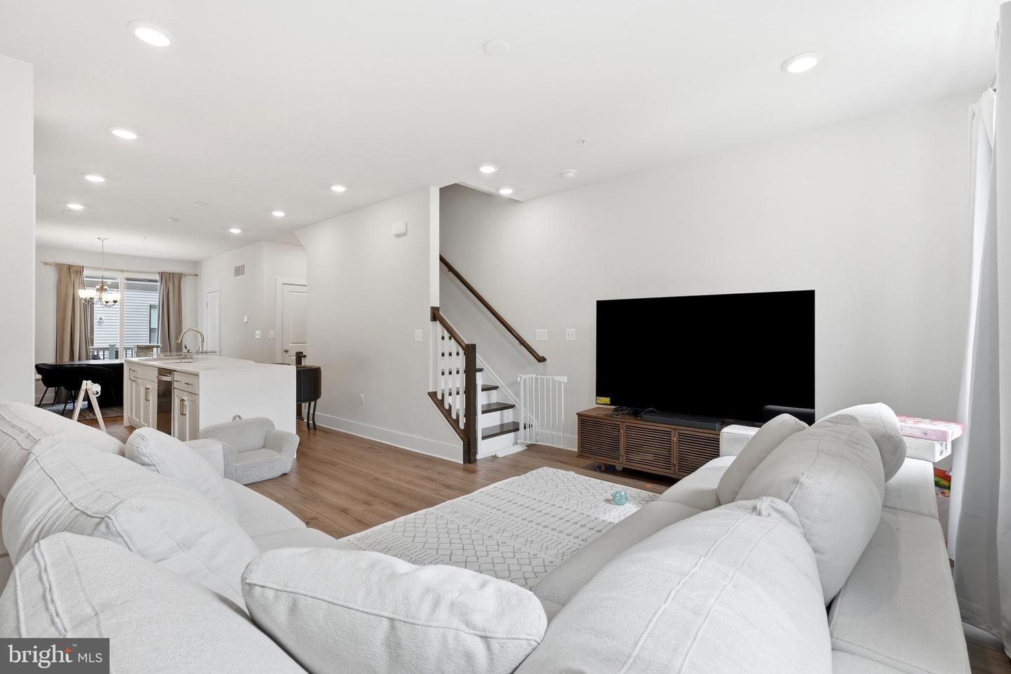 153 Locke St Property Photo 19