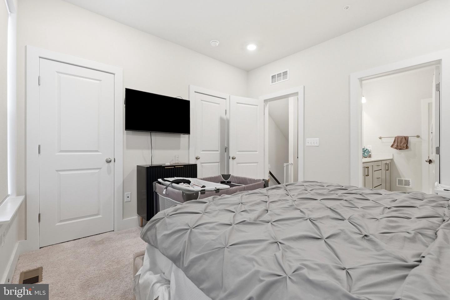 153 Locke St Property Photo 23