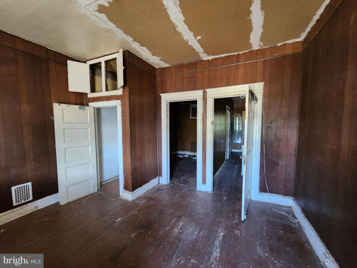 1902 E 28th St Property Photo 17