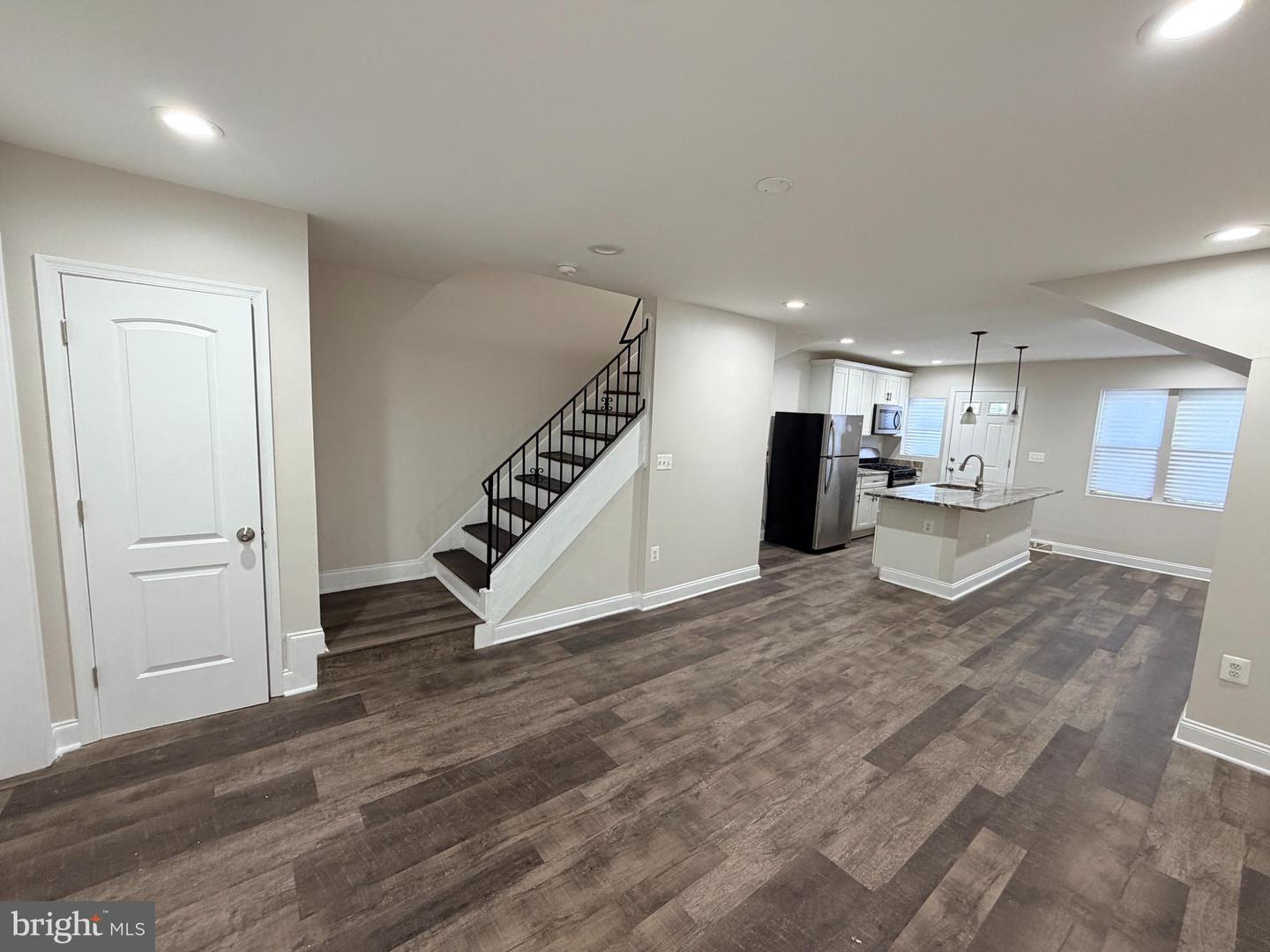 607 Cheraton Rd Property Photo 1