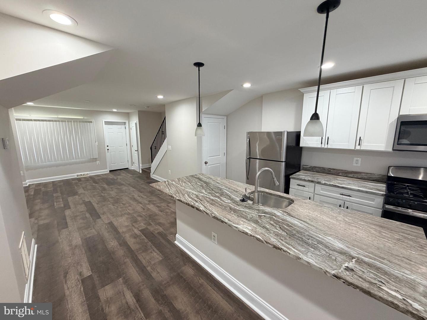 607 Cheraton Rd Property Photo 6