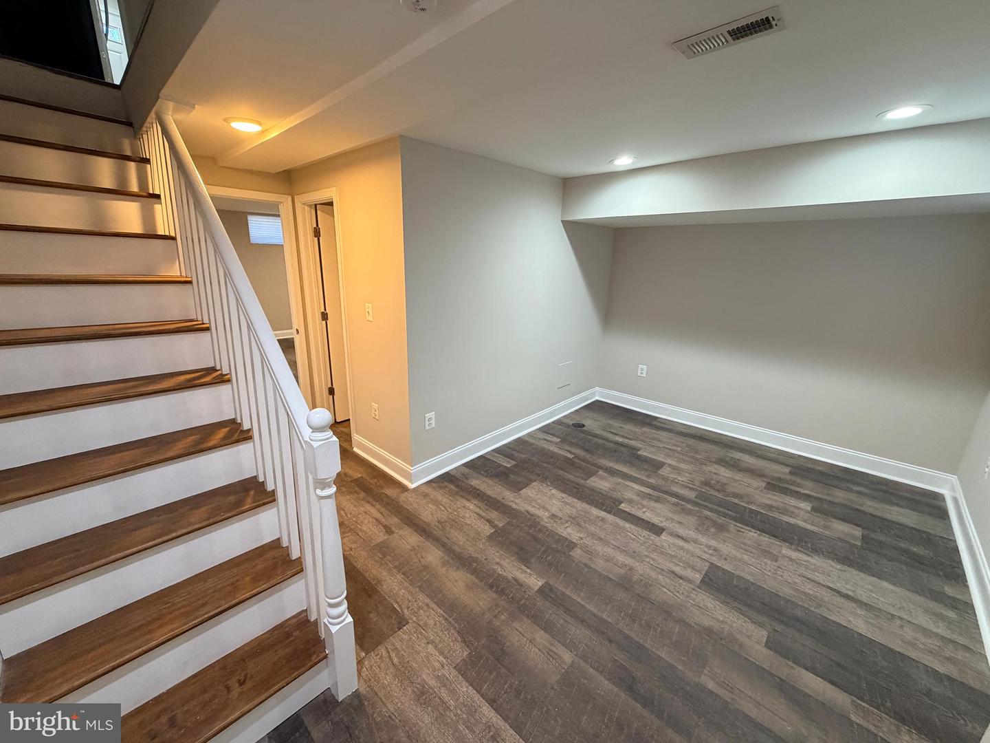 607 Cheraton Rd Property Photo 15