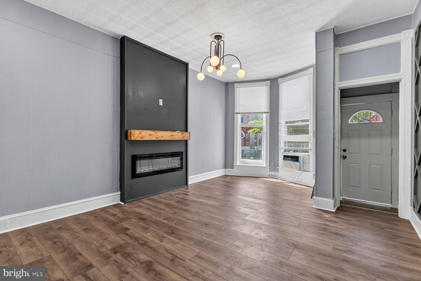 1910 W Fayette St Property Photo 3
