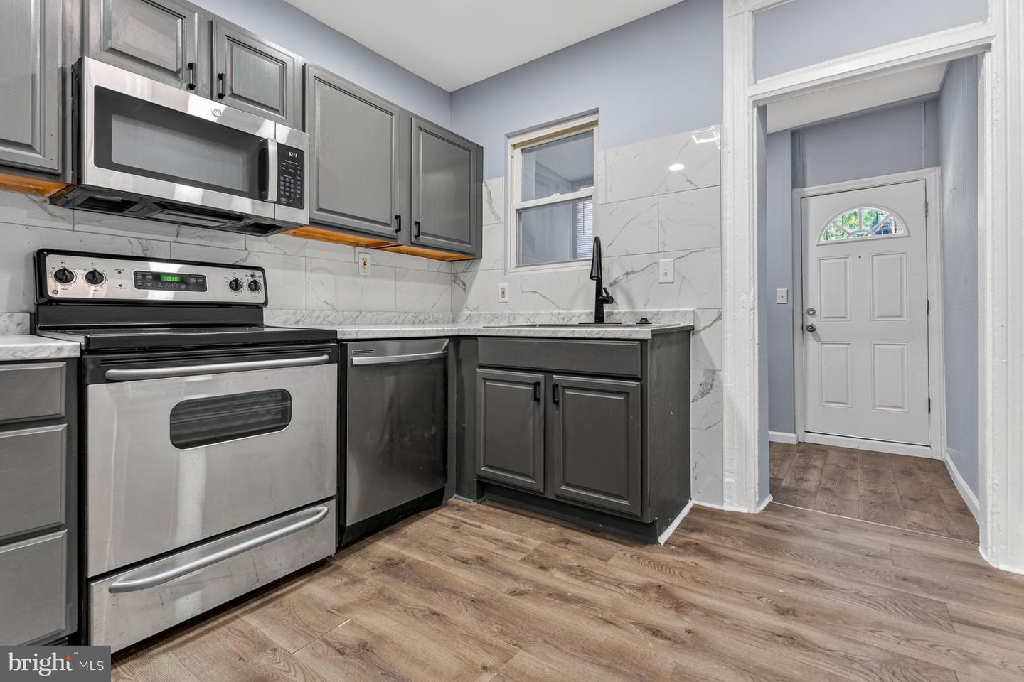 1910 W Fayette St Property Photo 8