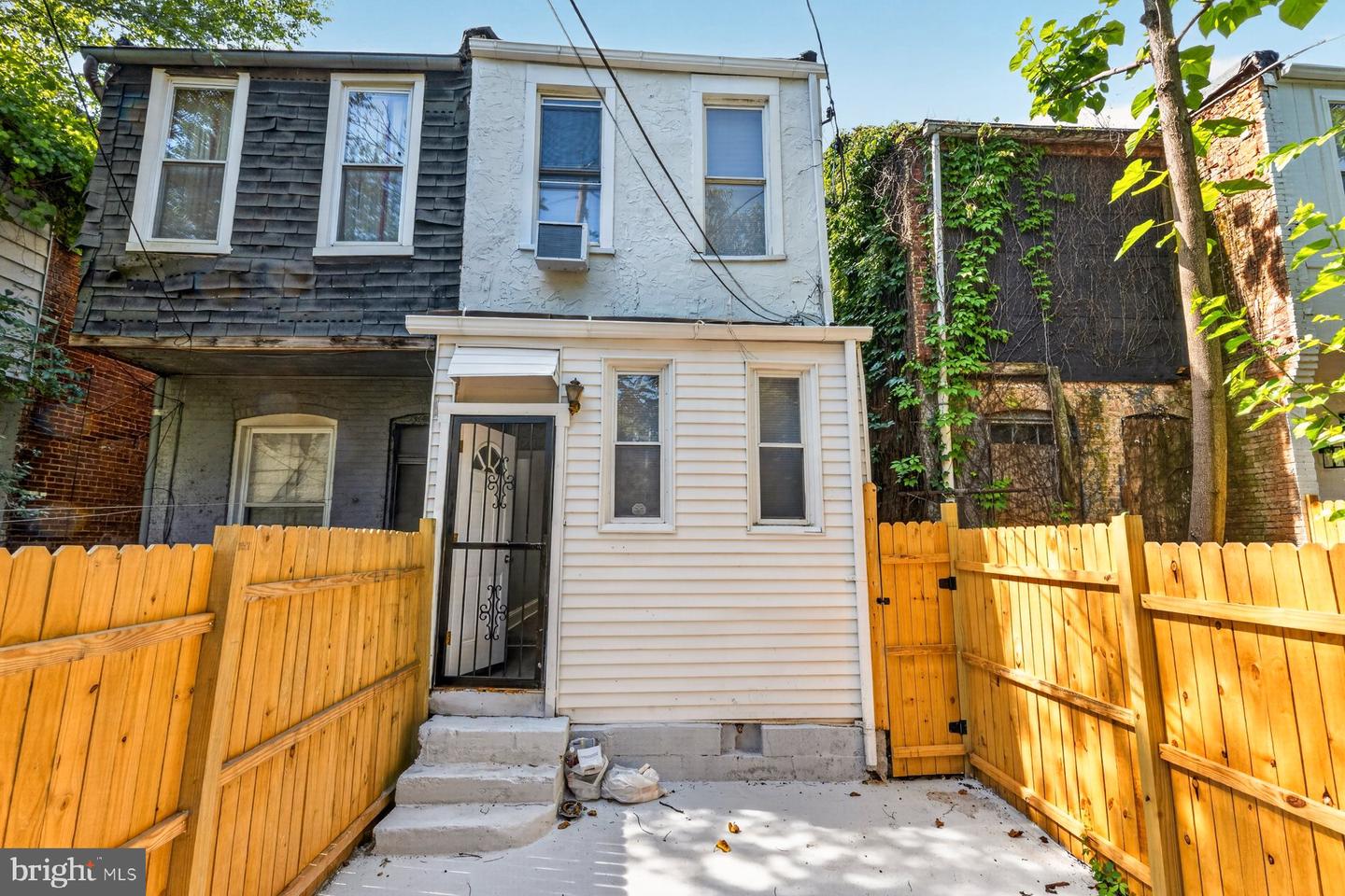 1910 W Fayette St Property Photo 26