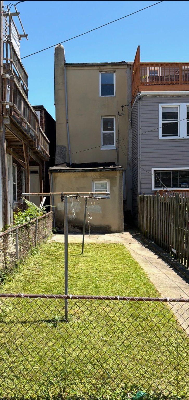 204 N Chester St Property Photo 2