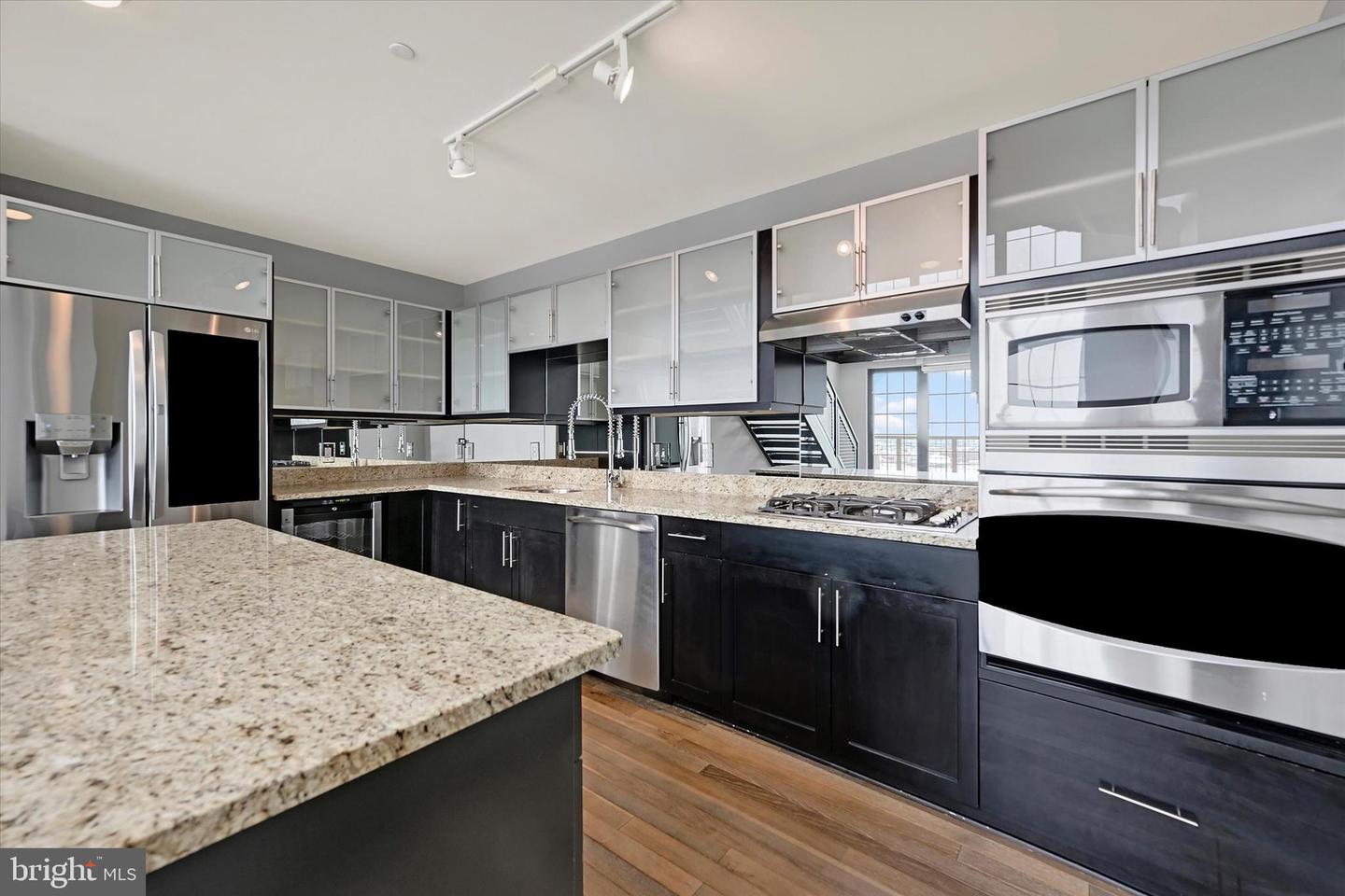 1200 Steuart St #1913 Property Photo 23