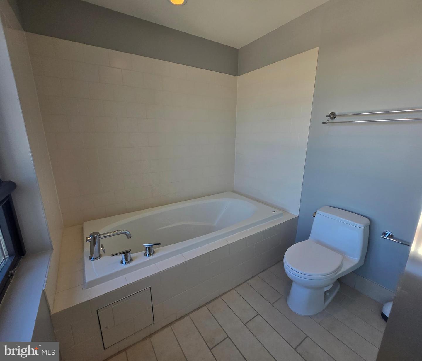 1200 Steuart St #1913 Property Photo 46