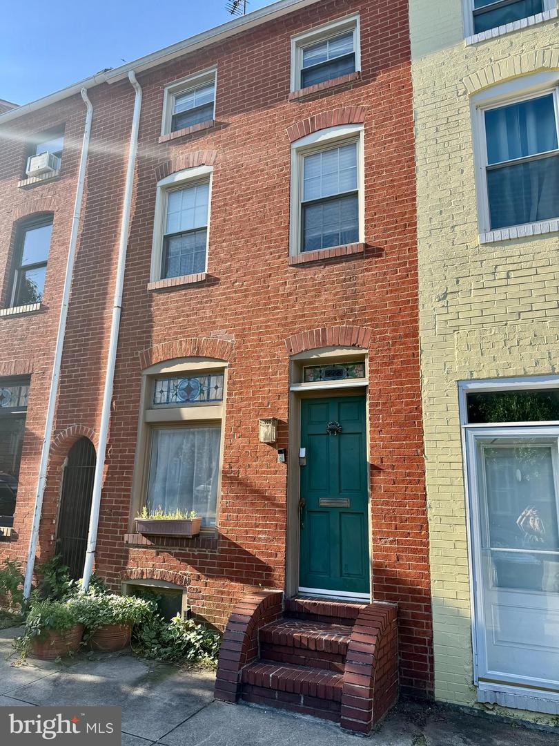 2223 Fleet St Property Photo 4