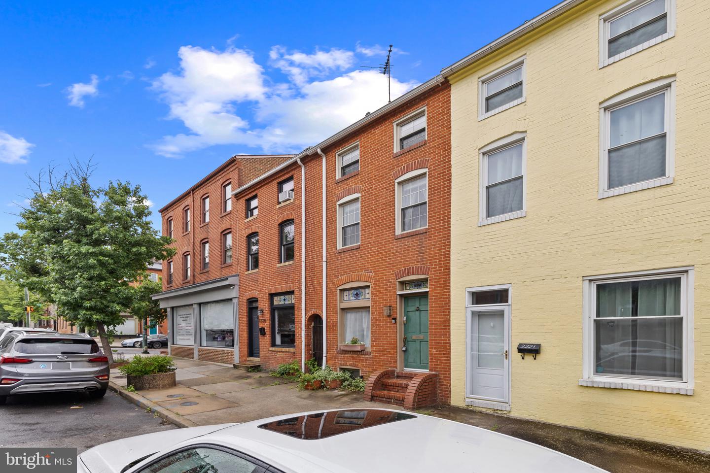 2223 Fleet St Property Photo 5
