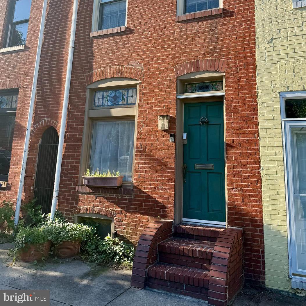 2223 Fleet St Property Photo 6