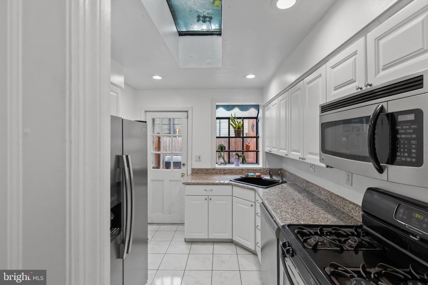 2223 Fleet St Property Photo 13