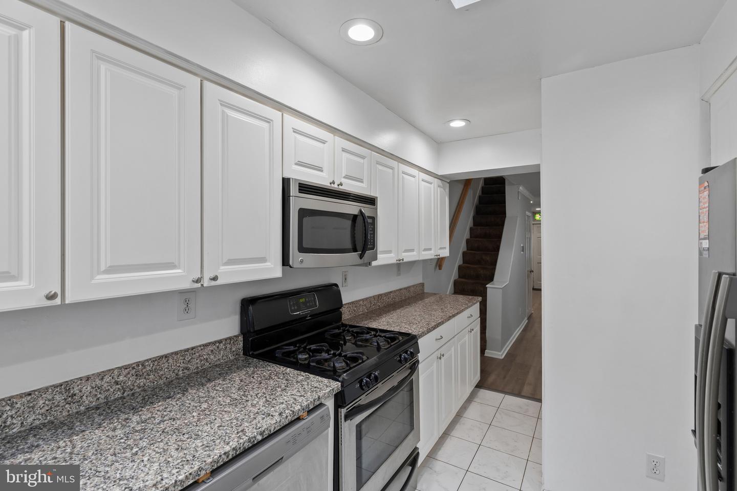 2223 Fleet St Property Photo 14