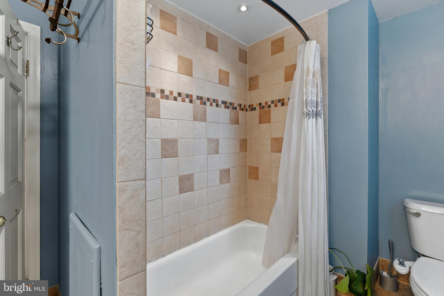 2223 Fleet St Property Photo 16