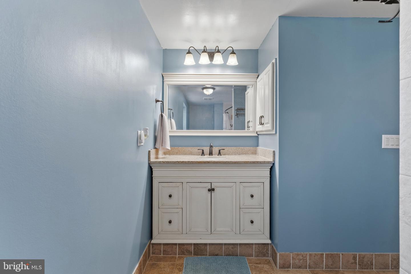 2223 Fleet St Property Photo 17