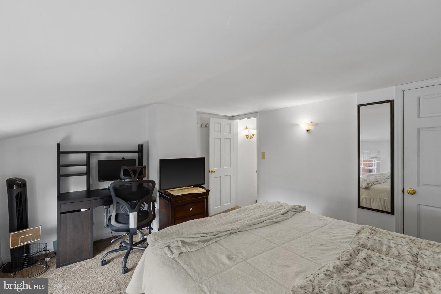 2223 Fleet St Property Photo 26