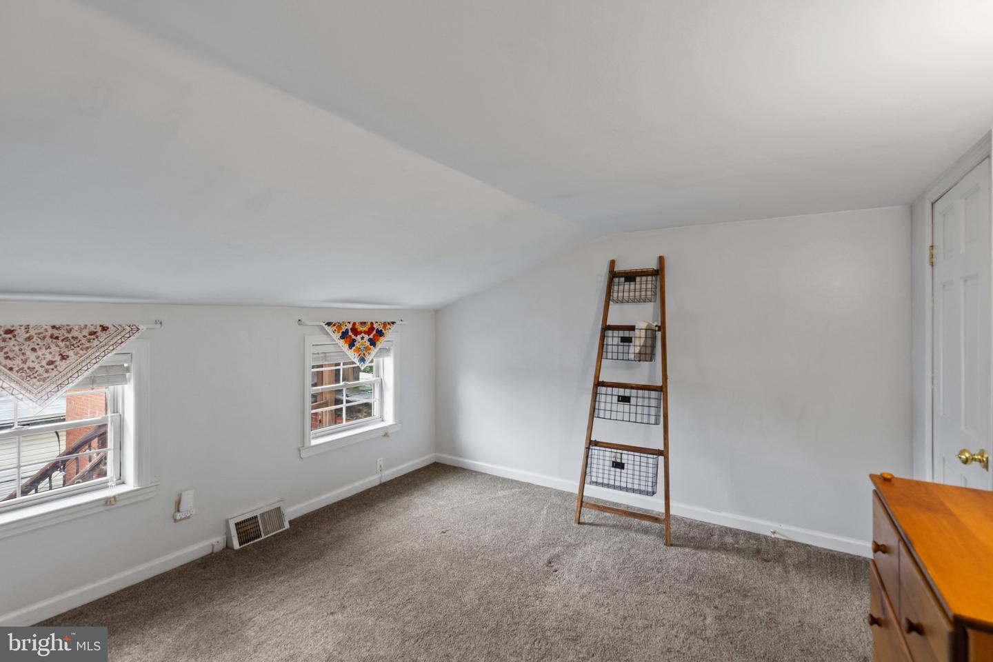 2223 Fleet St Property Photo 28