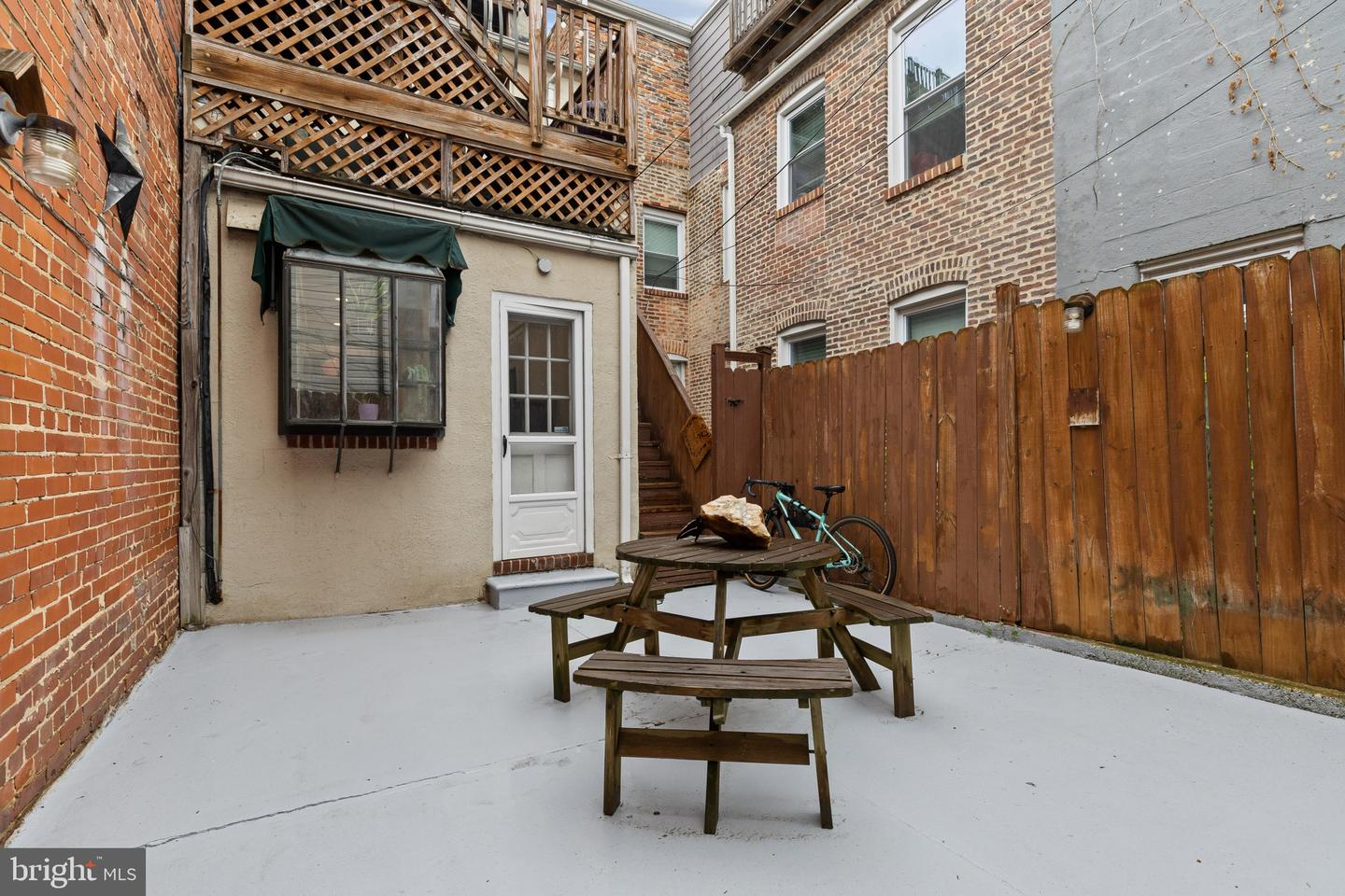 2223 Fleet St Property Photo 32
