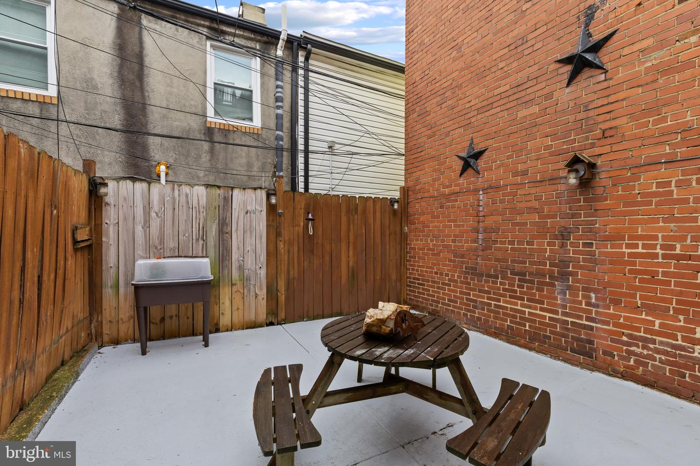 2223 Fleet St Property Photo 33