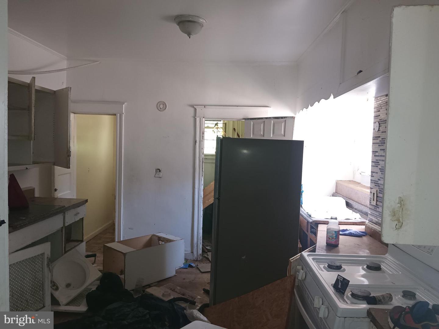 1901 Dukeland St Property Photo 5