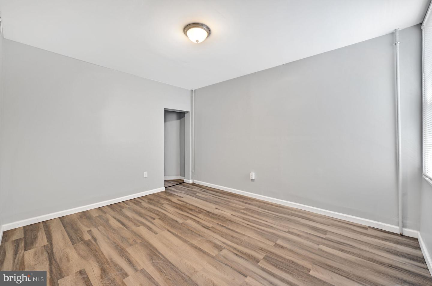 319 E 22nd St #unit 2 Property Photo 3