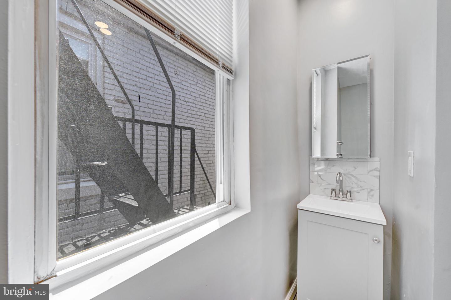 319 E 22nd St #unit 2 Property Photo 5