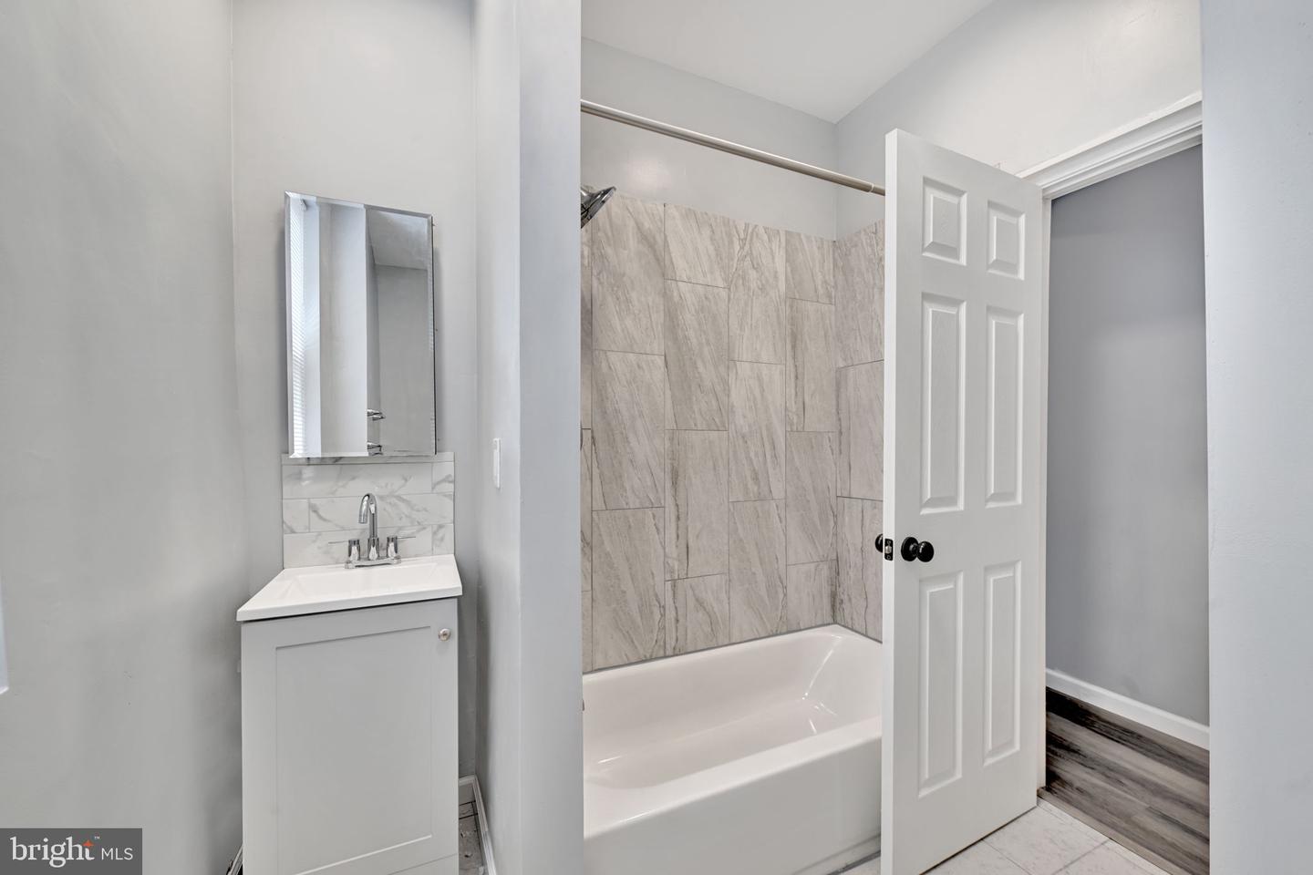 319 E 22nd St #unit 2 Property Photo 6