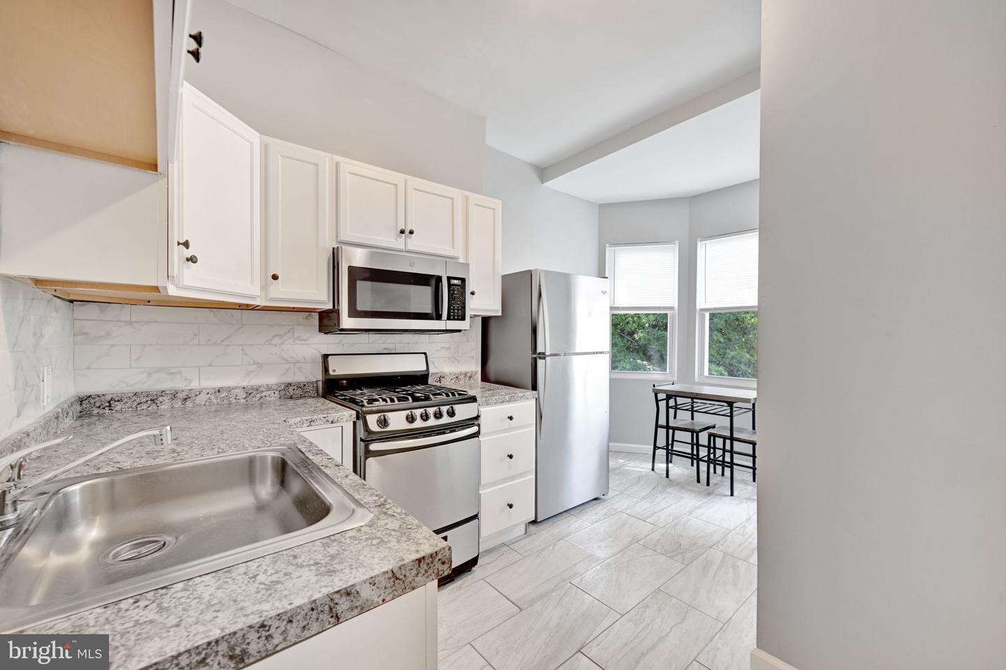 319 E 22nd St #unit 2 Property Photo 7