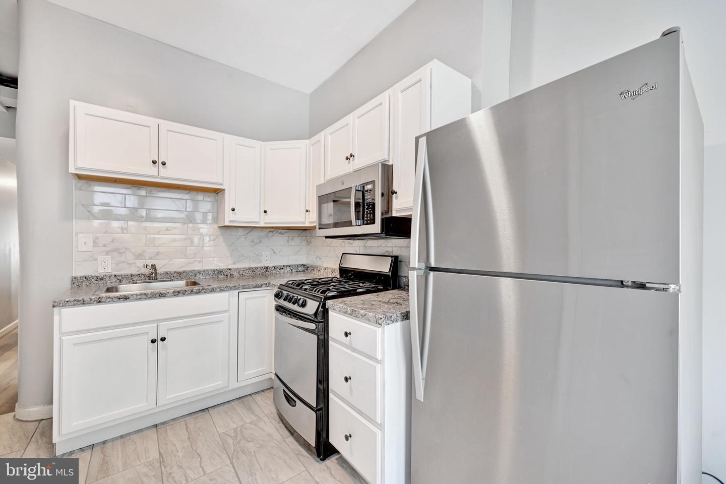 319 E 22nd St #unit 2 Property Photo 9