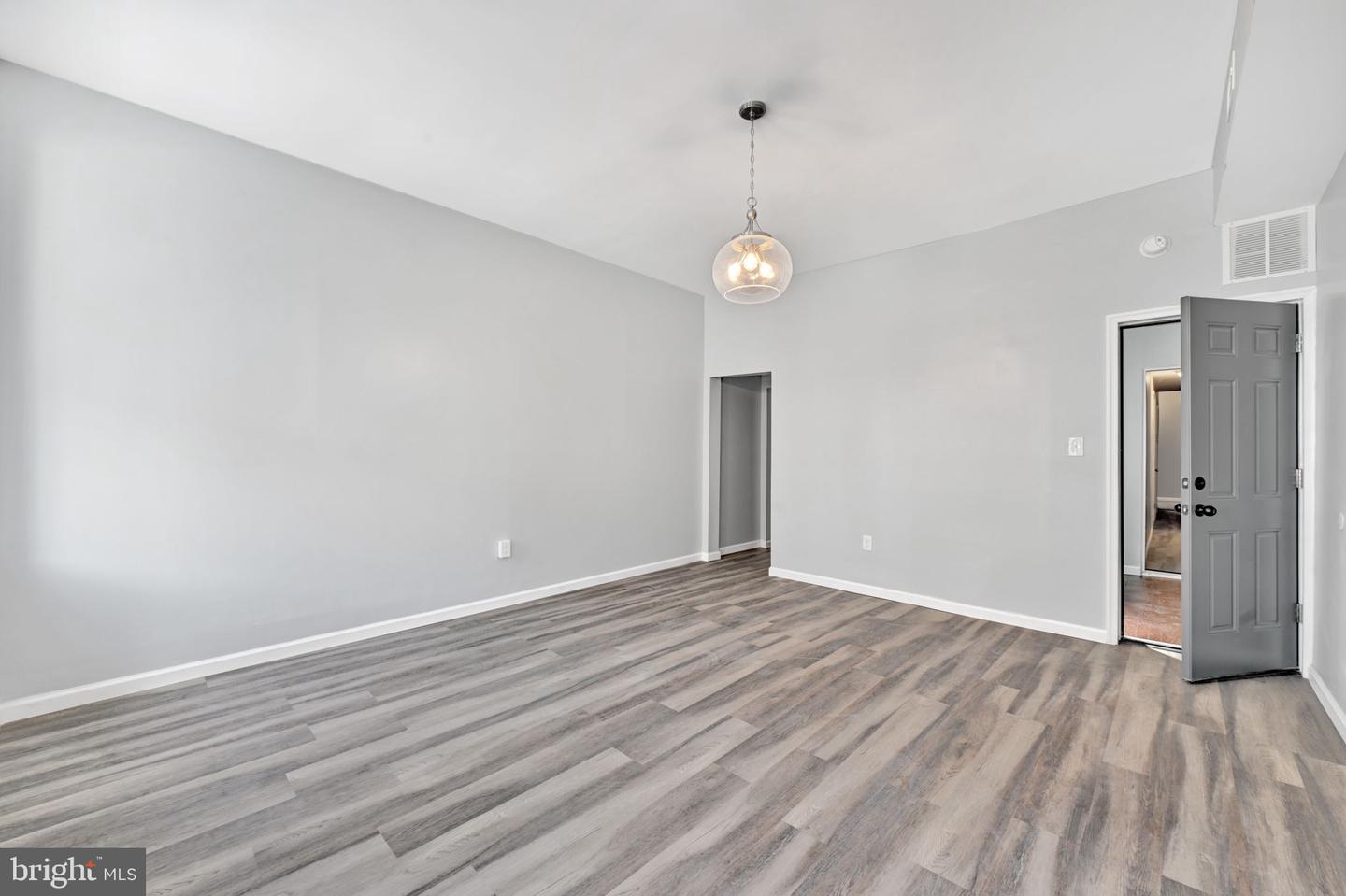 319 E 22nd St #unit 2 Property Photo 11