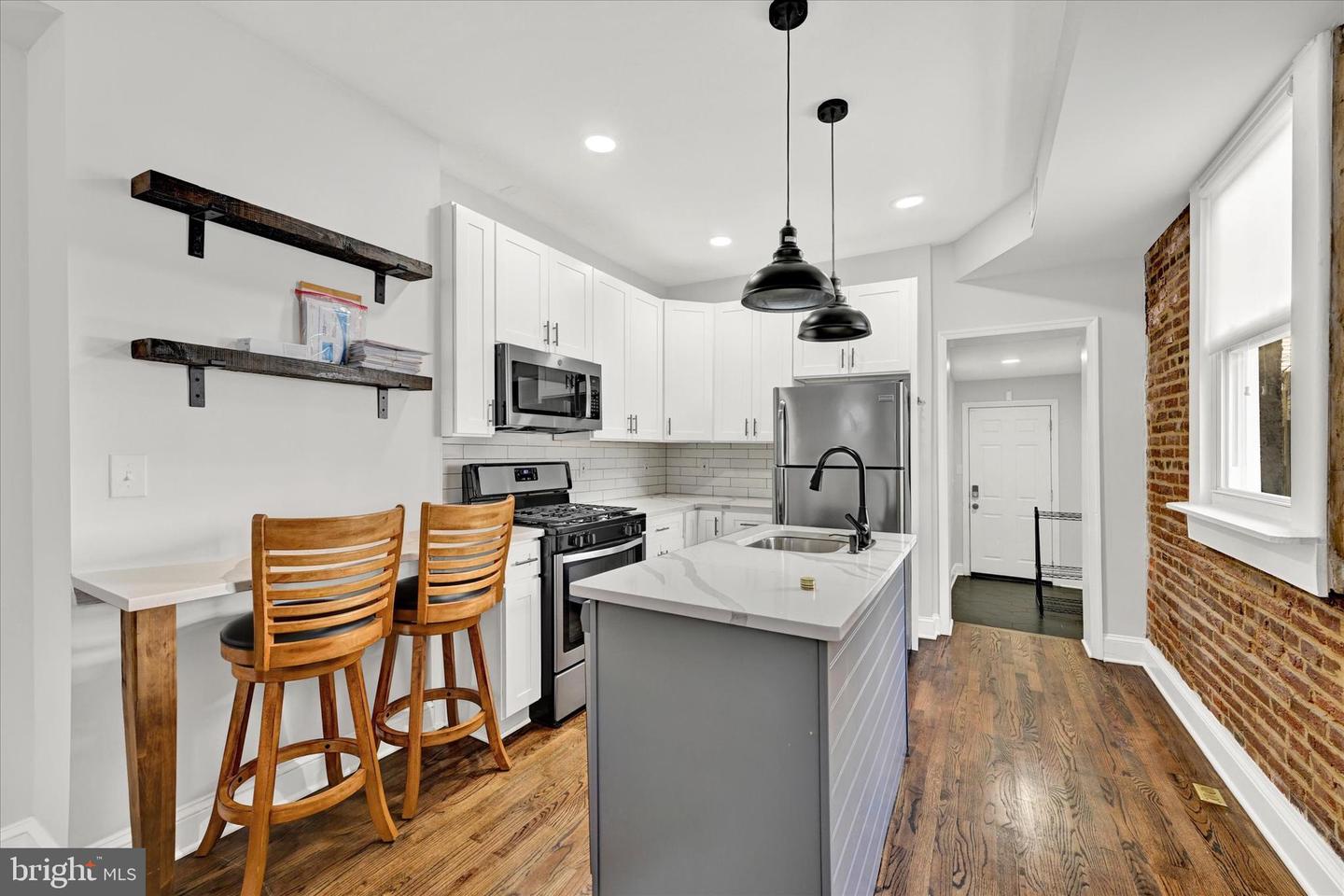 2 W Barney St Property Photo 3