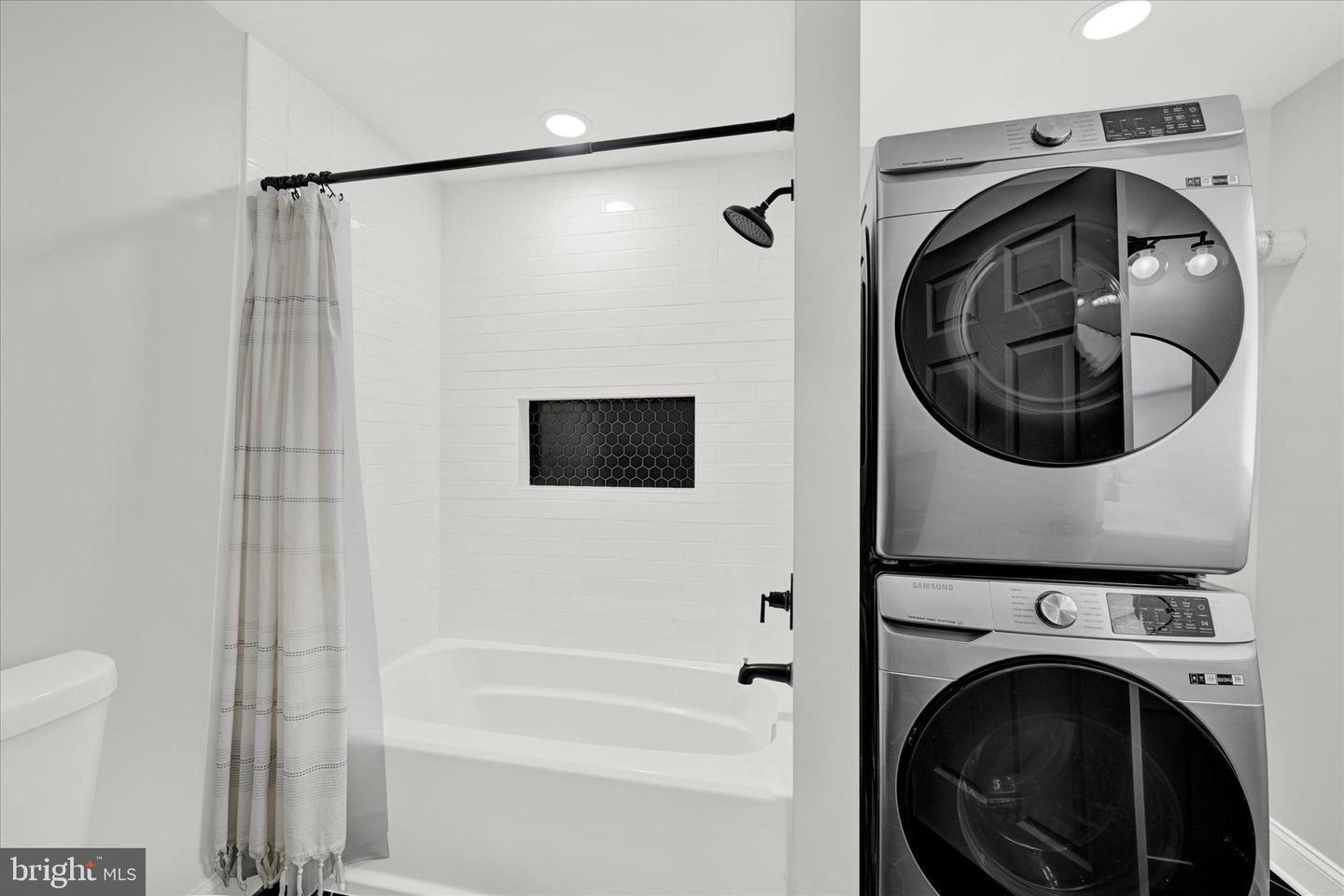 2 W Barney St Property Photo 12