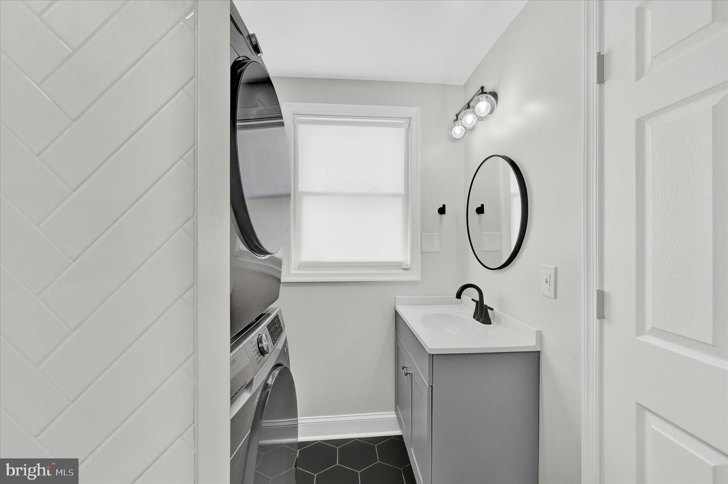 2 W Barney St Property Photo 13