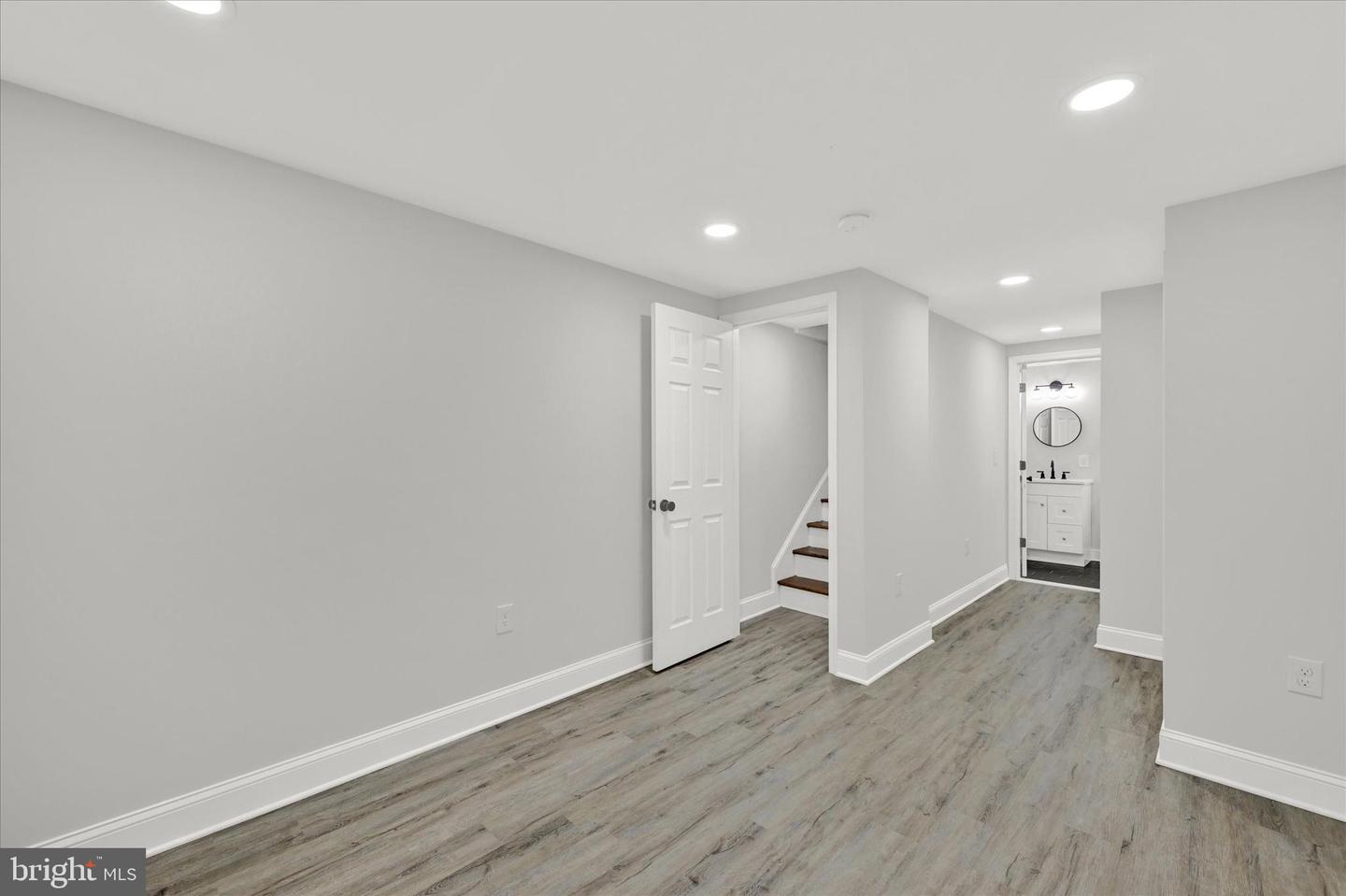 2 W Barney St Property Photo 22