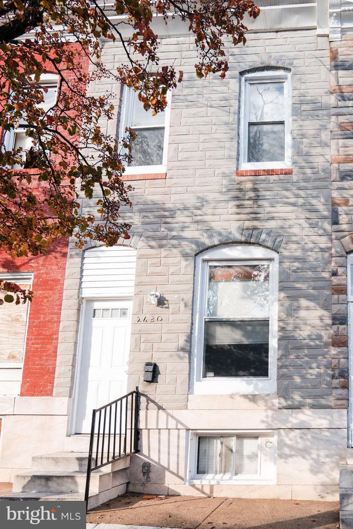 2630 E Monument St Property Photo 3