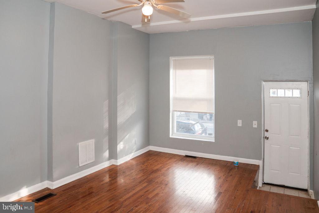 2630 E Monument St Property Photo 7