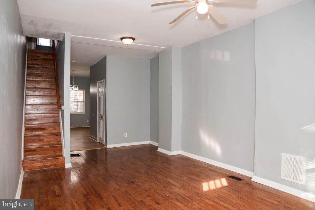 2630 E Monument St Property Photo 8